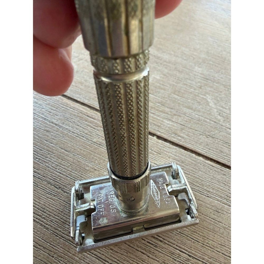 Vintage 1960 GILLETTE Adjustable Fat Boy Razor Case - Picture 2 of 7
